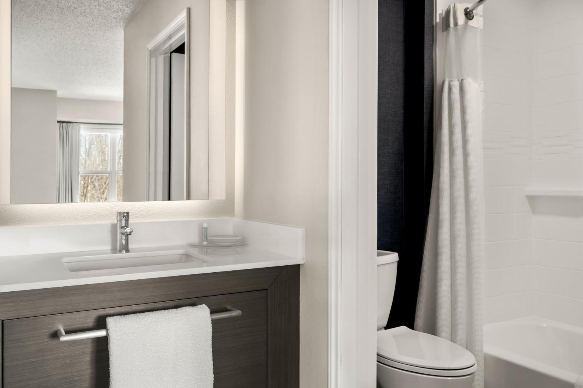 Residence Inn By Marriott Дейвънпорт Стая снимка
